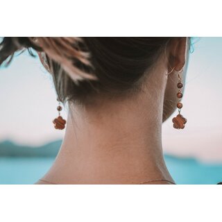 Ohrring in Wolkenform mit kleinen Perlen aus echten Olivenholz handgemacht auf Mallorca Holzschmuck Schmuck Olivenholzschmuck Ohrhnger