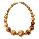 Halskette mit Perlen aus echten Olivenholz handgemacht...