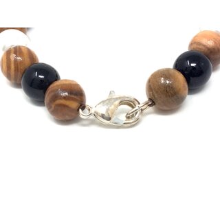 Halskette mit Perlen aus echten Olivenholz und Schmuckperlen handgemacht auf Mallorca
