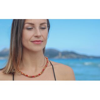 Halskette mit Perlen aus echten Olivenholz natur und Schmuckperlen rot handgemacht auf Mallorca Holzschmuck Schmuck aus Olivenholz