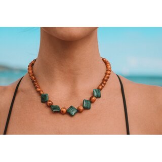 Halskette mit Perlen und grünen Applikationen aus echten Olivenholz handgemacht auf Mallorca Holzschmuck Schmuck