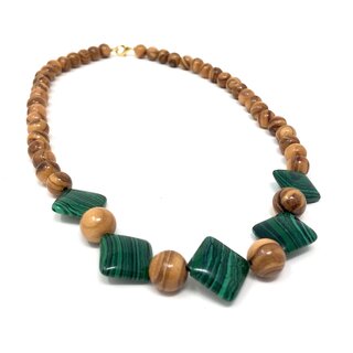 Halskette mit Perlen und grünen Applikationen aus echten Olivenholz handgemacht auf Mallorca Holzschmuck Schmuck