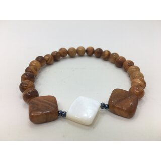 Bracelet made of olive wood beads with rhombic applications of olive wood and white gemstone handmade in Mallorca