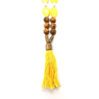 Halskette aus Olivenholzperlen mit gelben und weißen Schmuckstein handgefertigt auf Mallorca lange Holzkette Sommerlock Natur Einzelstücke